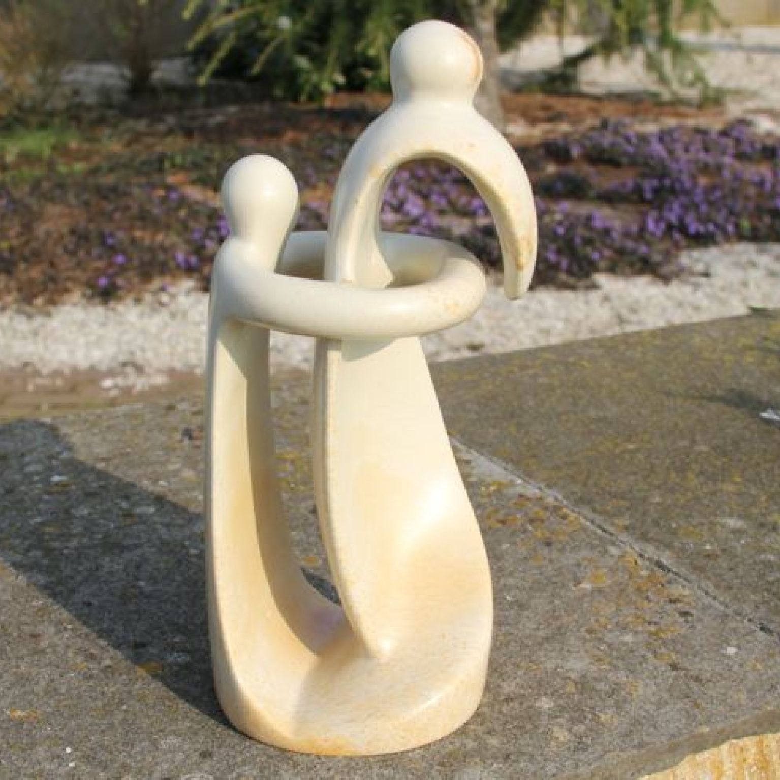 Beeld dansend paar 20 cm zeepsteen - 5500357086 -  Fairtrade bij MajesticAlly