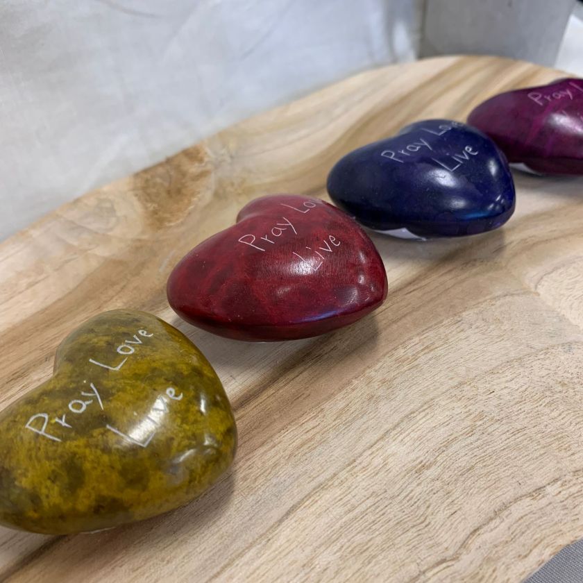 Pray love live groen hart steen - 5500359582 -  Fairtrade bij MajesticAlly