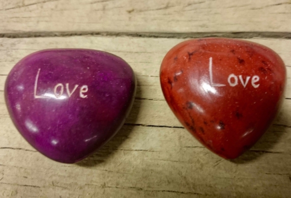 Love paars hart steen - 5500359568 -  Fairtrade bij MajesticAlly