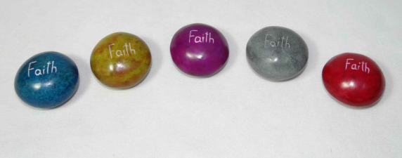 Faith groen steen - 5500359575 -  Fairtrade bij MajesticAlly