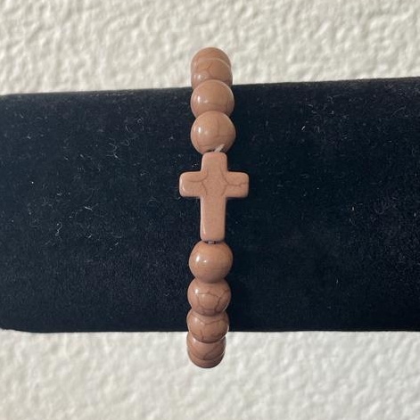 MA47432 - Kralenarmband kruis bruin