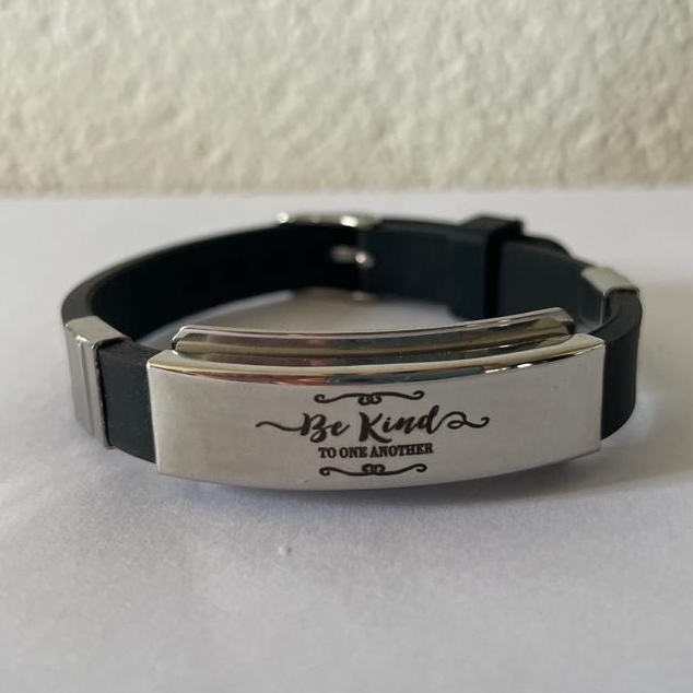 MA47507 - Siliconen armband 'Be kind to one another'