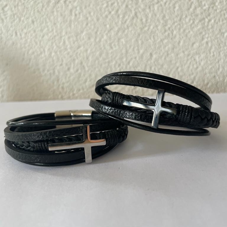 MA47901 & MA47902 - Leren armband kruis